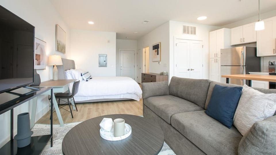 Landing Modern Apartment with Amazing Amenities (ID7158X72) Apartment in Blue Ash