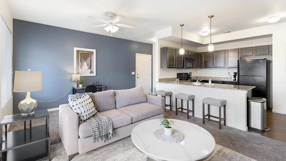 Landing Modern Apartment with Amazing Amenities (ID1829X93) Apartment in American Fork