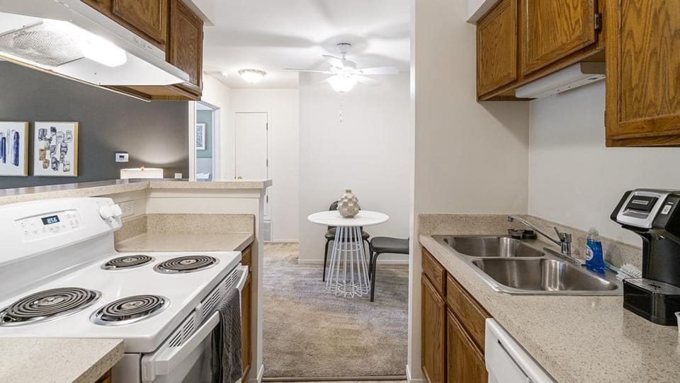 Landing Modern Apartment with Amazing Amenities (ID6248X21) Apartment in Buffalo Grove