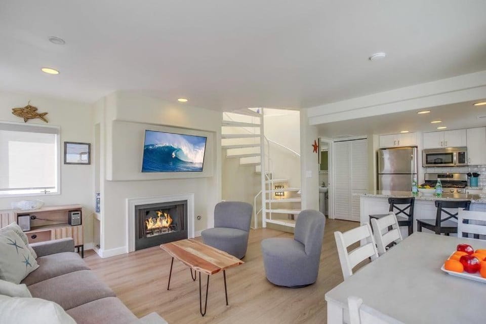 Contempo Coastal House in Mission Beach