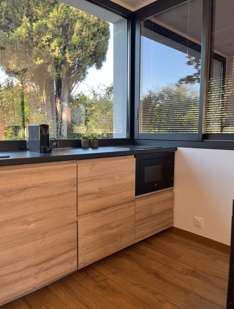 Coffee/tea facilities, dishwasher, minibar, kitchen