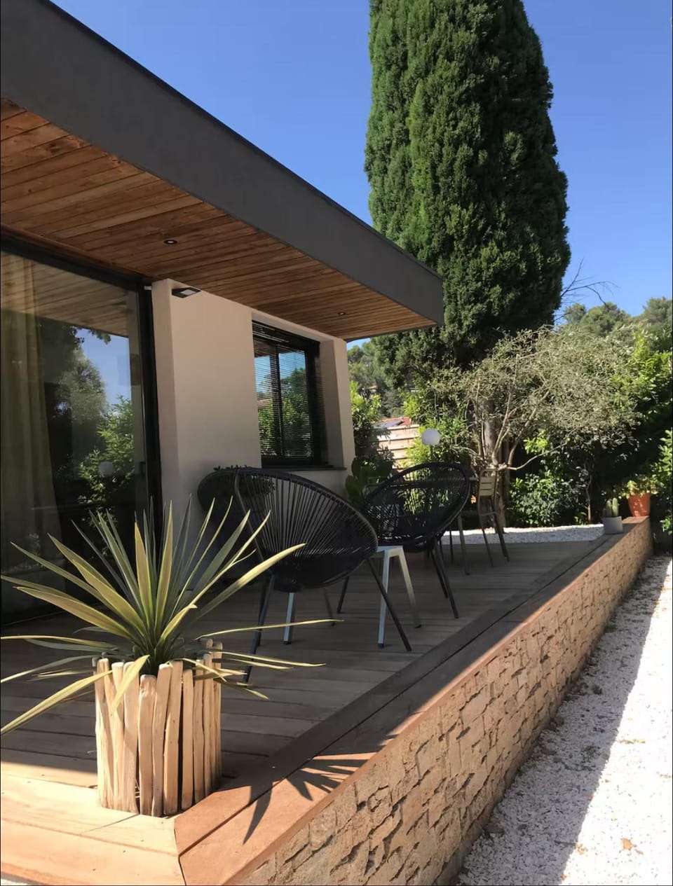 Property building, Patio, Day, Garden, Garden view