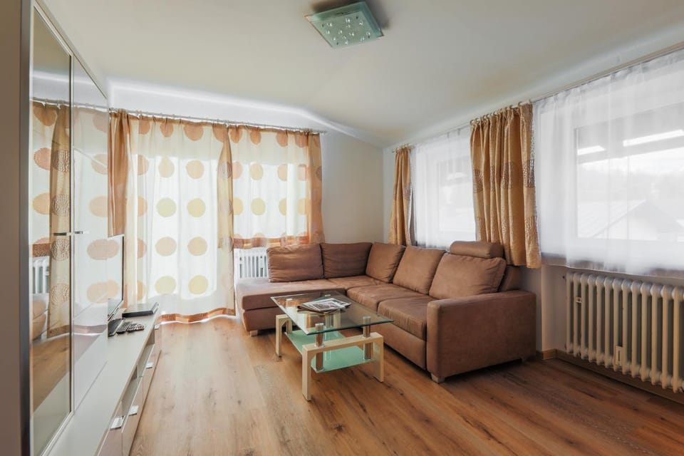 Living room, Seating area, internet