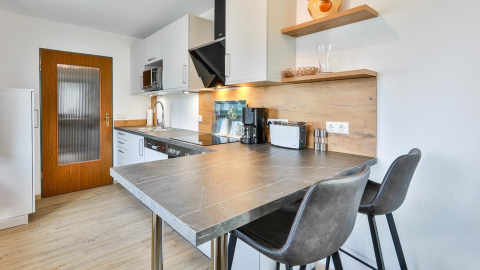 Kitchen or kitchenette, Dining area, minibar, pet friendly, stove, toaster