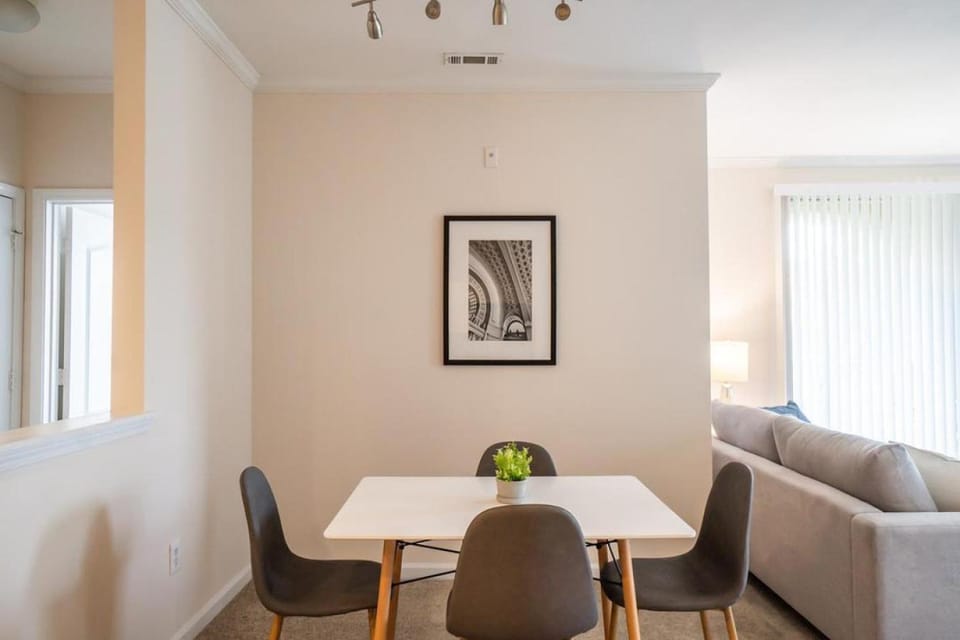 Landing Modern Apartment with Amazing Amenities (ID7304) Apartment in Durham
