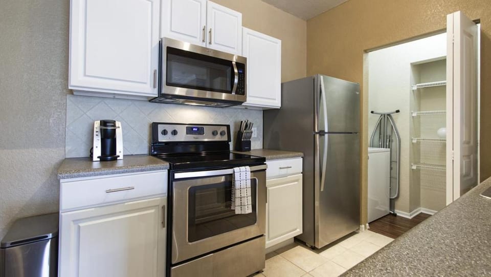 Landing Modern Apartment with Amazing Amenities (ID8163X37) Apartment in Pinellas Park