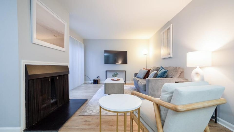 Landing Modern Apartment with Amazing Amenities (ID7684X4) Apartment in Lexington