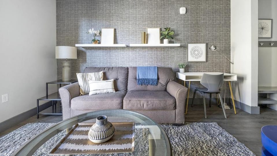 Landing - Modern Apartment with Amazing Amenities (ID6298X53) Apartment in Aurora