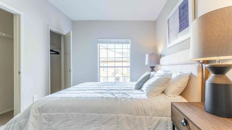 Landing - Modern Apartment with Amazing Amenities (ID7920X70) Apartment in Germantown