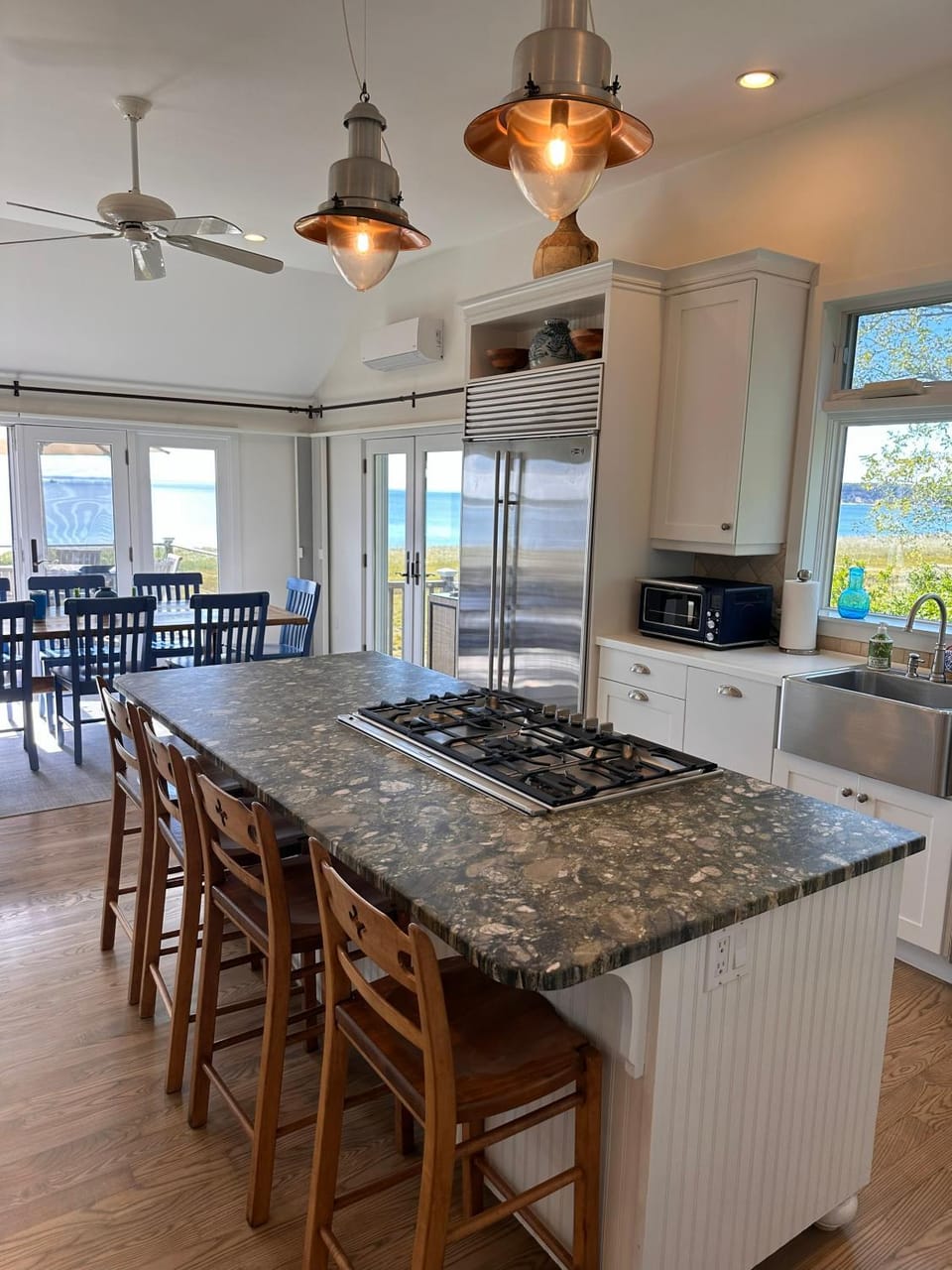 Dining area, kitchen