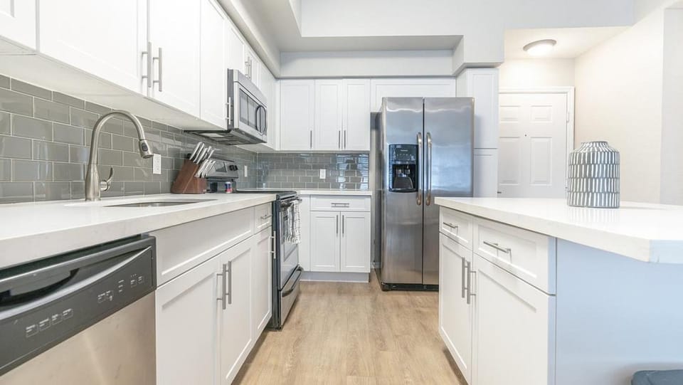 Landing - Modern Apartment with Amazing Amenities (ID8478X96) Apartment in Plantation