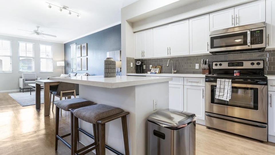 Landing - Modern Apartment with Amazing Amenities (ID8478X96) Apartment in Plantation