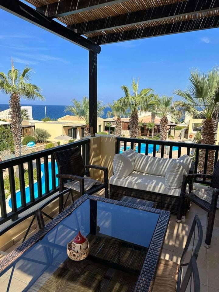 Day, Balcony/Terrace, Pool view