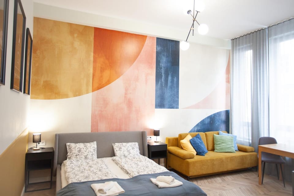Bed, Photo of the whole room, Seating area, Bedroom
