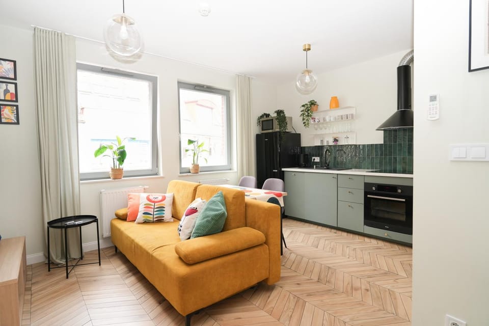 Kitchen or kitchenette, Living room, Seating area, Dining area, stove