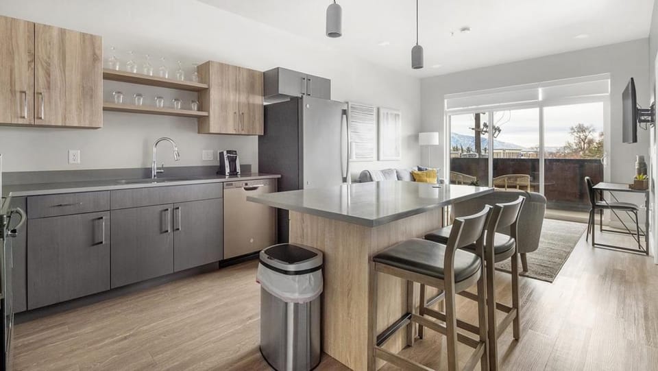 Landing - Modern Apartment with Amazing Amenities (ID7703X6) Apartment in Salt Lake City