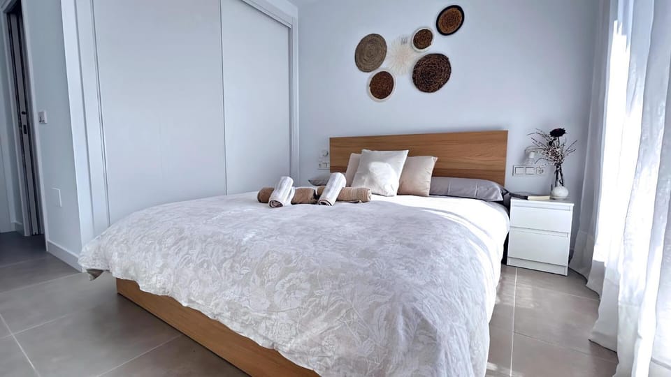 Bed, Photo of the whole room, Bedroom, heating, internet, towels, wardrobe, air conditioner
