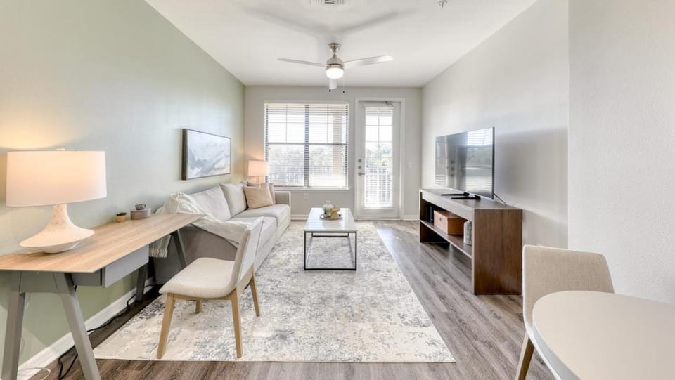 Landing - Modern Apartment with Amazing Amenities (ID7472X70) Apartment in Town N Country