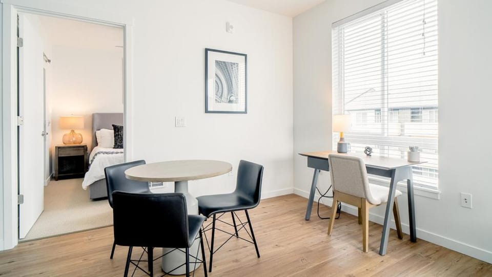 Landing - Modern Apartment with Amazing Amenities (ID5770X40) Apartment in Paine Lake Stickney