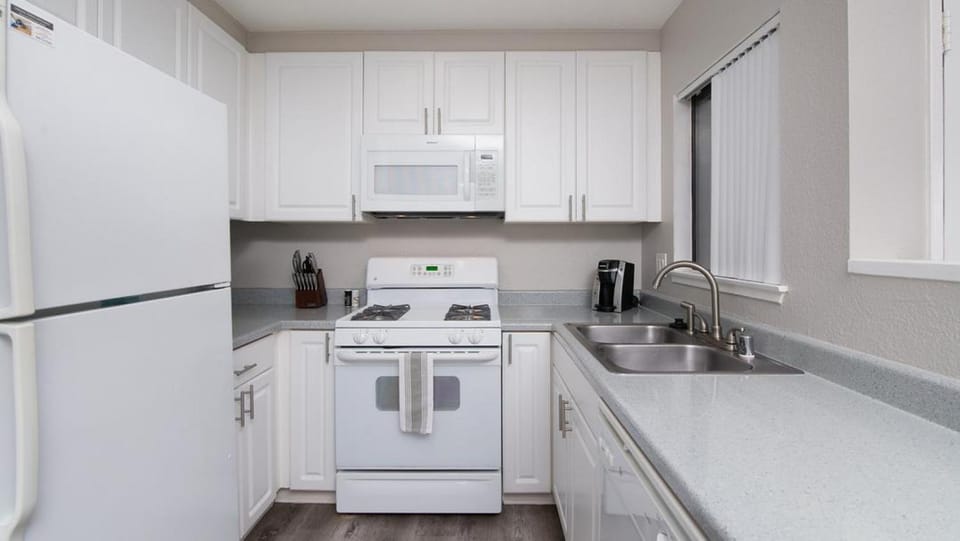 Landing - Modern Apartment with Amazing Amenities (ID8704X95) Apartment in Redlands