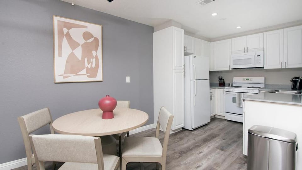 Landing - Modern Apartment with Amazing Amenities (ID8704X95) Apartment in Redlands