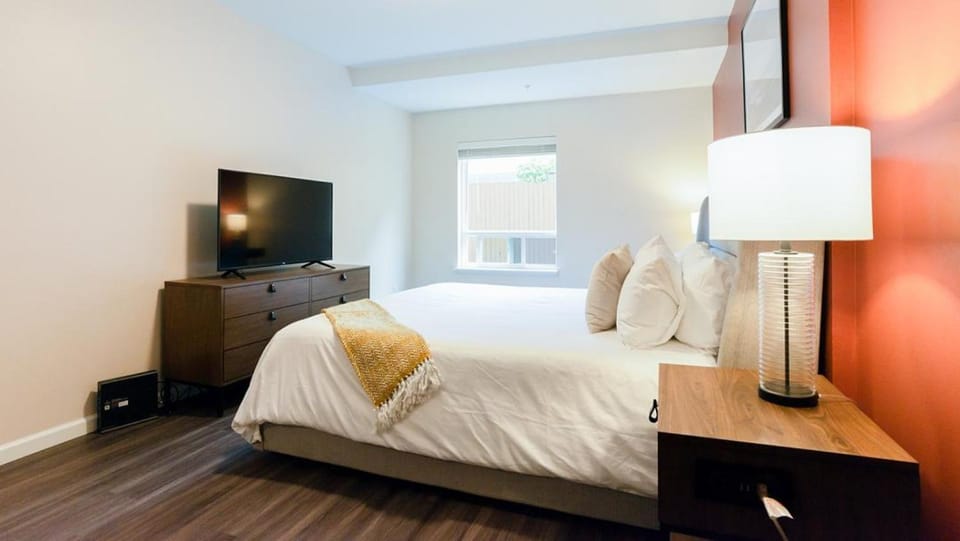 Landing - Modern Apartment with Amazing Amenities (ID2488X99) Apartment in Ballard
