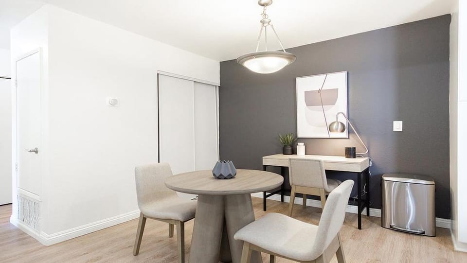 Landing - Modern Apartment with Amazing Amenities (ID1193X079) Apartment in Redlands