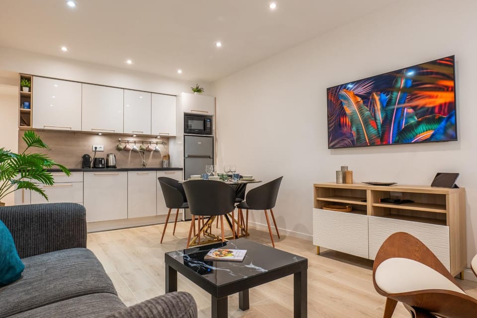 Kitchen or kitchenette, Living room