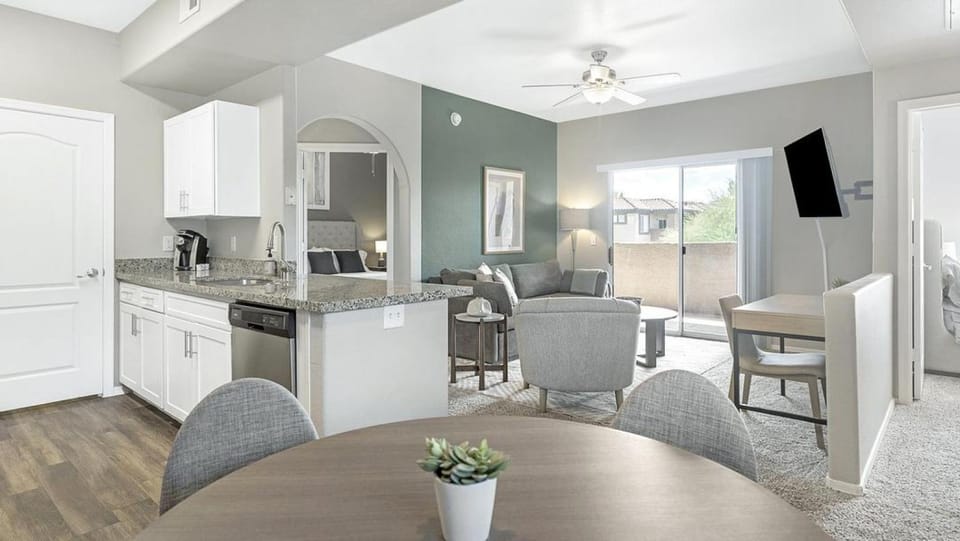 Landing - Modern Apartment with Amazing Amenities (ID7329X53) Apartment in Marana