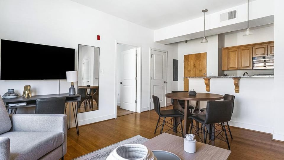 Landing - Modern Apartment with Amazing Amenities (ID9257X92) Apartment in Church Hill