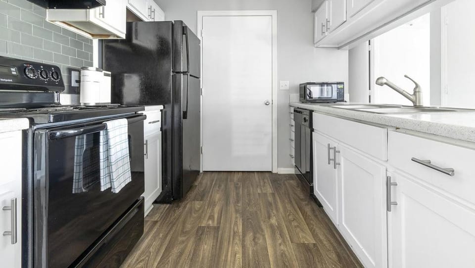Landing - Modern Apartment with Amazing Amenities (ID1262X306) Apartment in Matthews