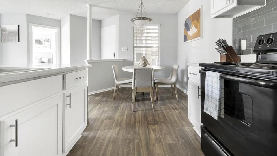 Landing - Modern Apartment with Amazing Amenities (ID1262X306) Apartment in Matthews