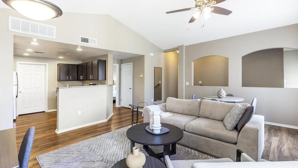 Landing - Modern Apartment with Amazing Amenities (ID8523X70) Apartment in Chandler