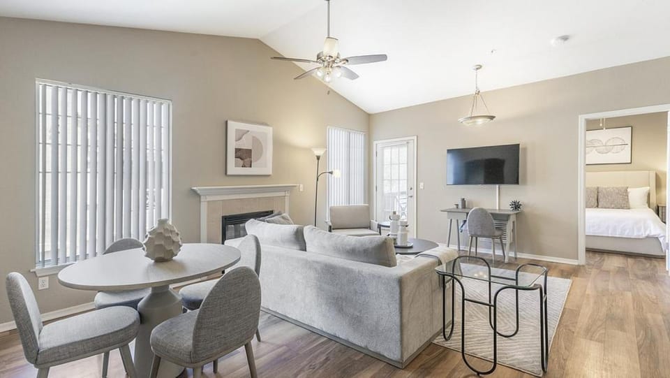Landing - Modern Apartment with Amazing Amenities (ID8523X70) Apartment in Chandler
