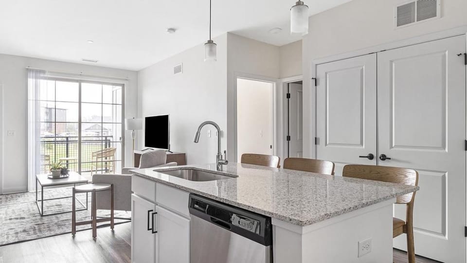 Landing - Modern Apartment with Amazing Amenities (ID8724X92) Apartment in Lombard