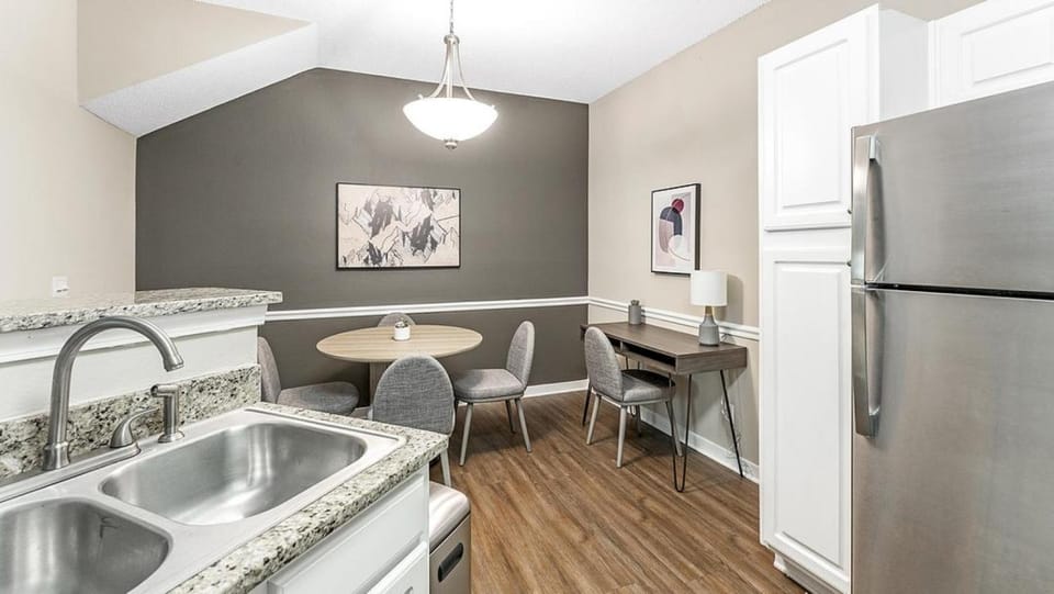 Landing - Modern Apartment with Amazing Amenities (ID6837X52) Apartment in Germantown