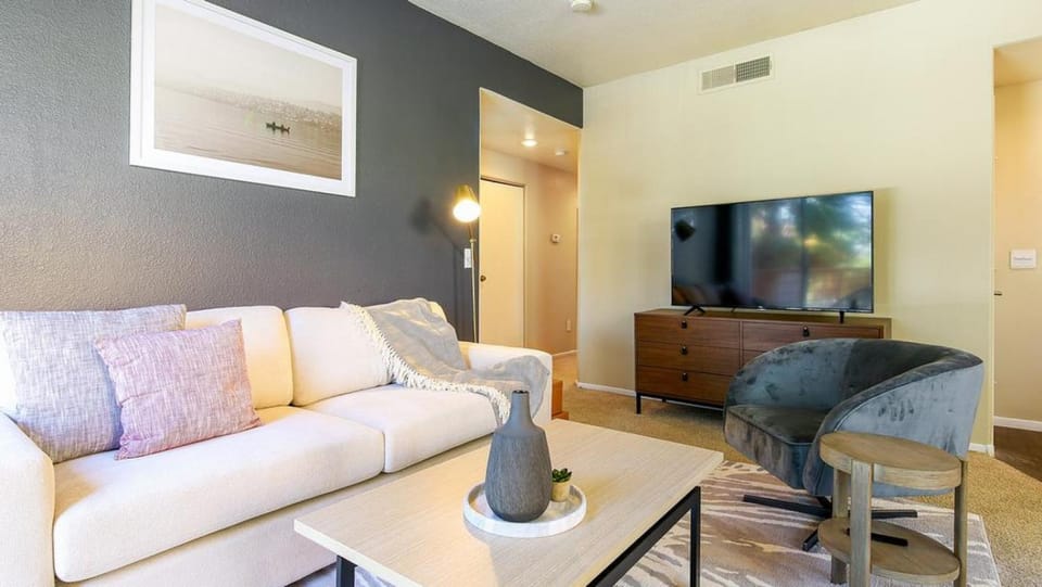 Landing - Modern Apartment with Amazing Amenities (ID7983X57) Apartment in Las Vegas