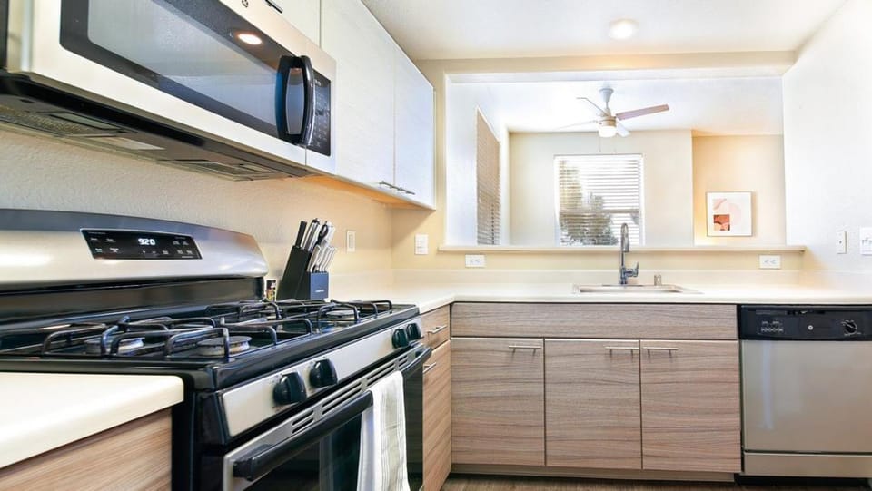 Landing - Modern Apartment with Amazing Amenities (ID7983X57) Apartment in Las Vegas