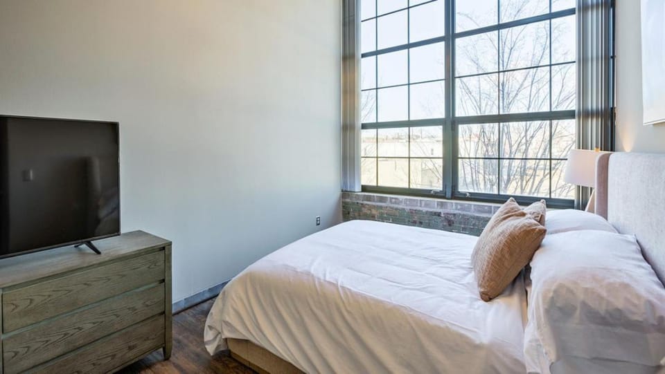 Landing - Modern Apartment with Amazing Amenities (ID8437X65) Apartment in Omaha