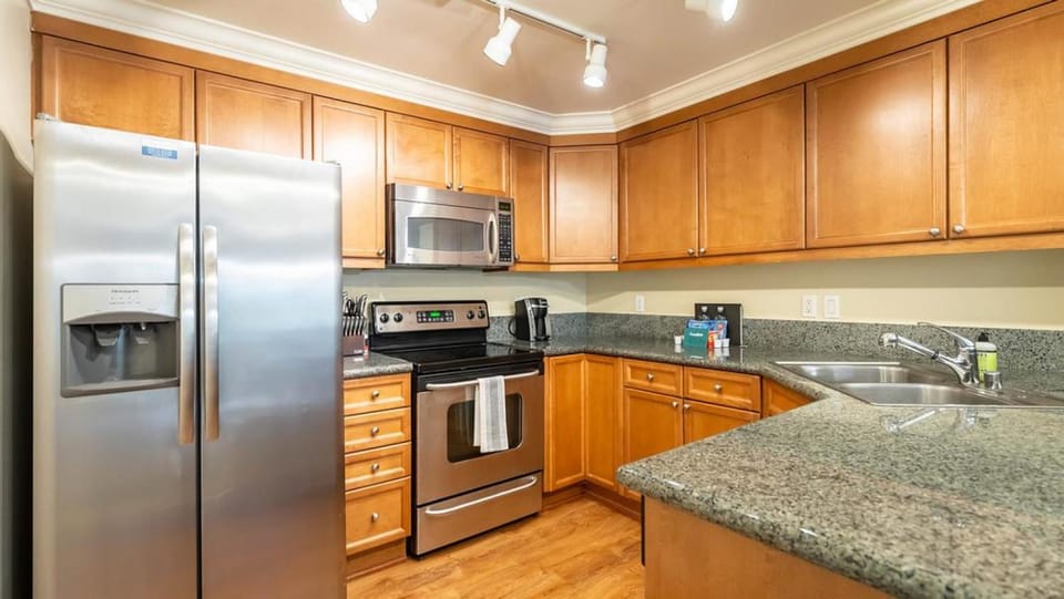 Landing - Modern Apartment with Amazing Amenities (ID1192X964) Apartment in Kirkland