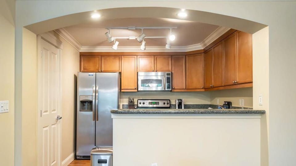 Landing - Modern Apartment with Amazing Amenities (ID1192X964) Apartment in Kirkland