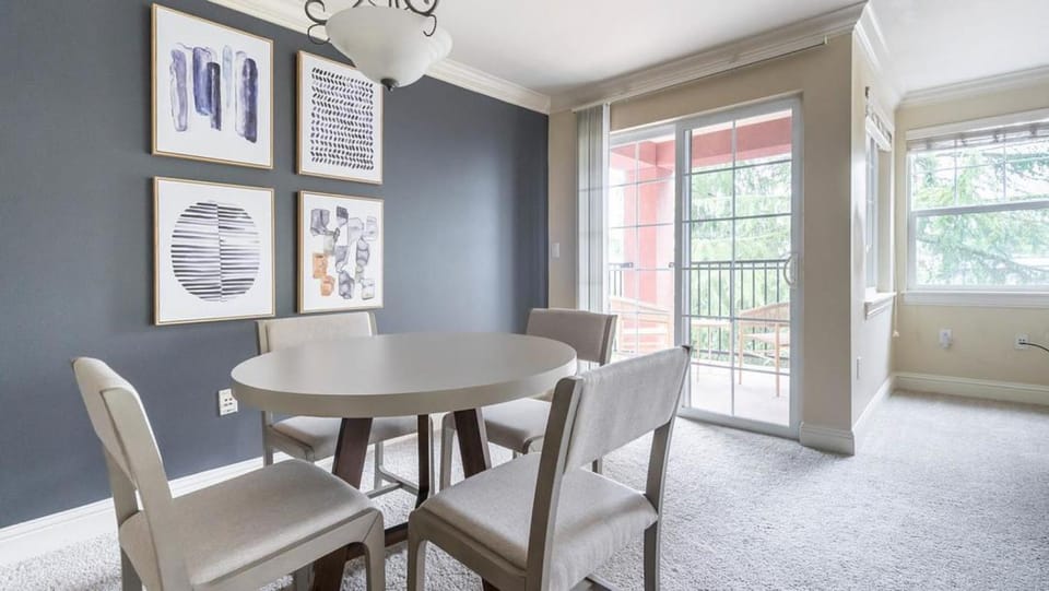 Landing - Modern Apartment with Amazing Amenities (ID1192X964) Apartment in Kirkland