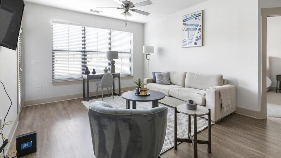 Landing - Modern Apartment with Amazing Amenities (ID1218X453) Apartment in Vestavia Hills
