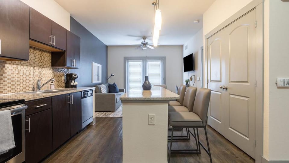 Landing - Modern Apartment with Amazing Amenities (ID4876X93) Apartment in Dallas
