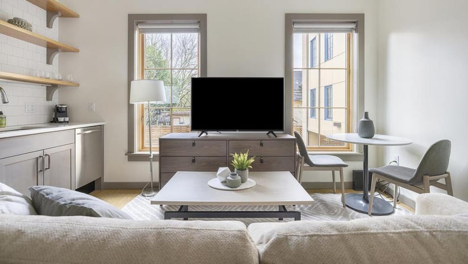 Landing - Modern Apartment with Amazing Amenities (ID1221X363) Apartment in Portland