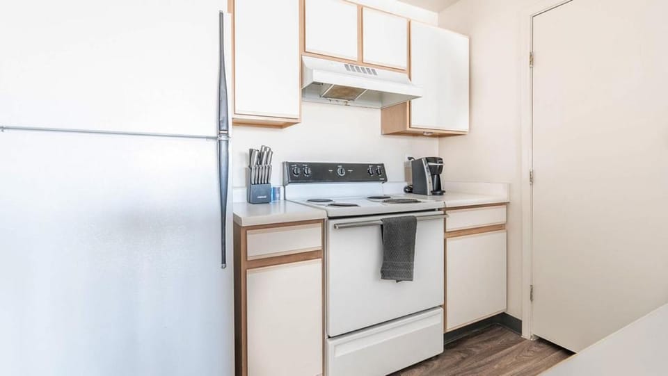 Landing - Modern Apartment with Amazing Amenities (ID7250X84) Apartment in Rio Rancho