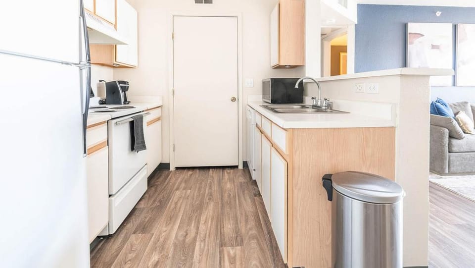 Landing - Modern Apartment with Amazing Amenities (ID7250X84) Apartment in Rio Rancho