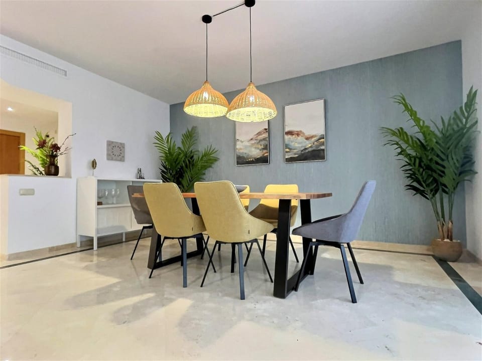 Seating area, Dining area
