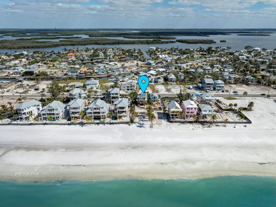 Castaway Cottage House in Estero Island