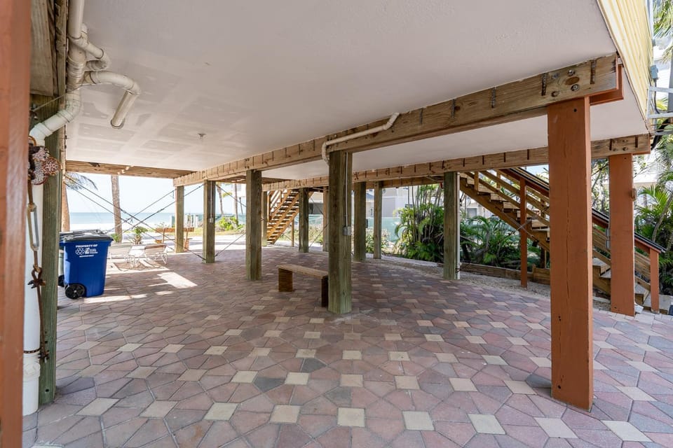 Castaway Cottage House in Estero Island
